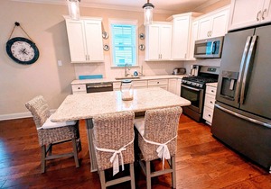 4 BR/4 BA/Single Family - 2 Primary Suites