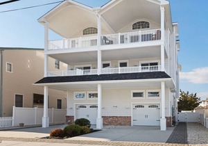5 bedroom bonus room Town House in the south end of Sea Isle. Covered deck.