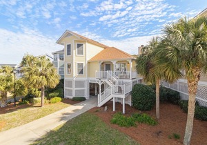 54 Pelican Bay by AvantStay | Steps from Beach + Community Pool