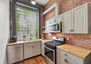 A Cleveland Modern and Historic Apartment