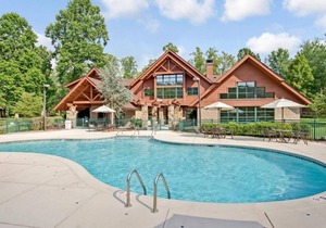Adventure Awaits! 3 Spacious Units, Near World of Illusions, Pool