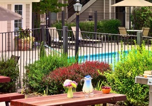 Affordability Meets Comfort! Free Breakfast & Parking, Minutes to Cincinnati Zoo