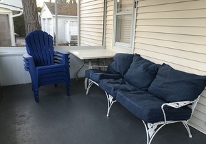 ~ Affordable and only 1.5 Blocks to the Beach ~