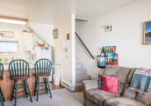 Alpine Villa 21 -Perfect for a Couple or Family of Four, Walk to Lifts & Town