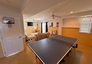 AWESOME VIEWS! Garage and bonus room. Centrally Located