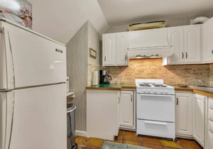 Bay Head Condo! One bedroom with Guest room + 3 homes from Ocean!
