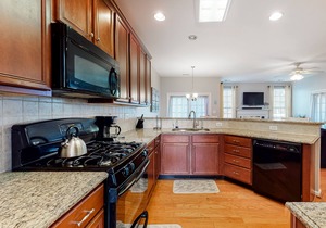 Bayside Bethany Lakes townhouse w/basketball court, pools, gym & tennis