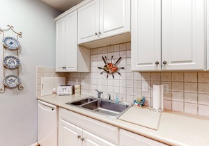 Bayside Bethany Lakes townhouse w/fireplace, pools, basketball court, free WiFi