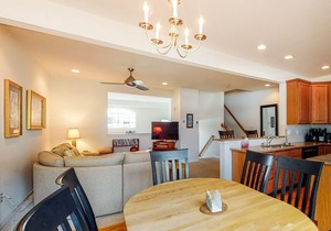 Bayside Bethany Lakes townhouse w/gym, basketball court, tennis, and pools
