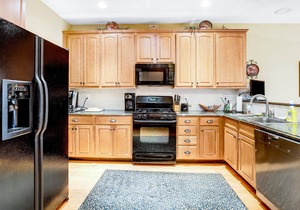 Bayside Bethany Lakes retreat with pool access, screened patio & fast WiFi