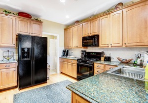 Bayside Bethany Lakes retreat with pool access, screened patio & fast WiFi