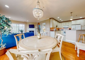 Bayside Resort 3rd floor condo with lovely interior/balcony, pool, on-site golf
