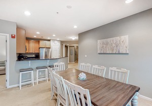 Bayside Resort 4th floor condo w/gym, tennis court, and free WiFi