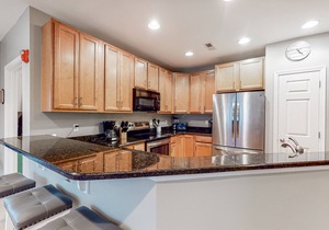 Bayside Resort 4th floor condo w/gym, tennis court, and free WiFi