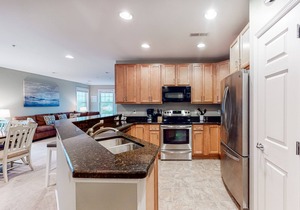 Bayside Resort 4th floor condo w/gym, tennis court, and free WiFi