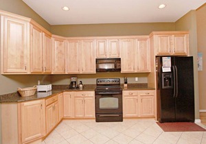 Bayside Resort house w/shared sauna, private gas grill, golf on-site & fireplace