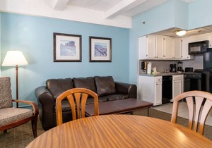 Beach Vacation! 3 Spacious Units w/Kitchen, Free Parking, Bar, Pool!