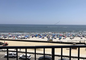 Beachfront 1Br/1Ba condo, free parking & WiFi w/Heated Pool