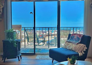 BEACHFRONT BEAUTY CONDO Sleeps 6, 2 BR, 2 Ba, 2 Private balconies, heated pool