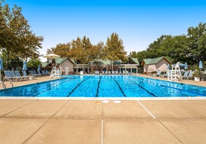 Bear Trap Dunes 2nd floor condo w/balcony, free WiFi, and basketball court
