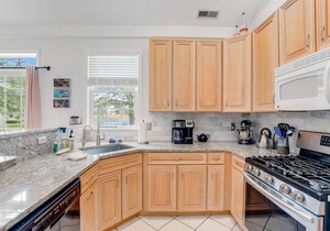 Bear Trap Dunes dog-friendly townhouse w/tennis court, fireplace, & basketball