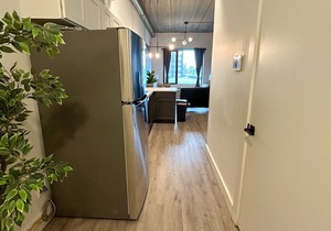 Beautiful 2BR Next to Airport 4381