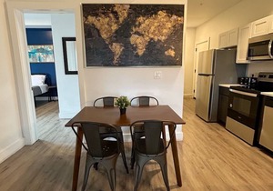 Beautiful 2BR Next to Airport 4381