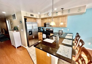 Beautiful 4 Bedroom Condo w/POOL & KING BED