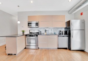 Beautiful & Bright 1BR In Old City