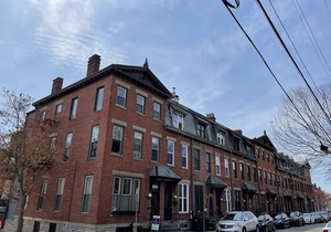 Beautiful Brownstone Across from Eden Park!
