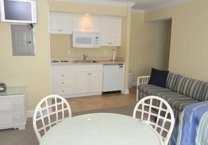 Beautiful efficiency located in the heart of Ocean City a block and a half away from the beach, boardwalk, and downtown shopping. Heated pool!