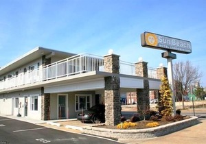 Beautiful efficiency located in the heart of Ocean City a block and a half away from the beach, boardwalk, and downtown shopping. Heated pool!