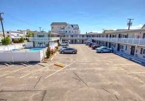 Beautiful efficiency located in the heart of Ocean City a block and a half away from the beach, boardwalk, and downtown shopping. Heated pool!