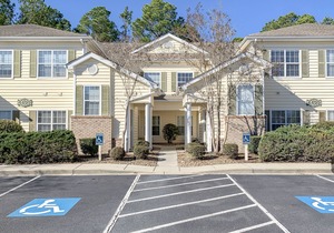 BEAUTIFULLY RENOVATED CONDO IN LEGENDS GOLF RESORT