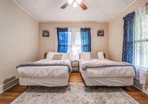 Blue Moon Bungalow- Upstairs Apartment