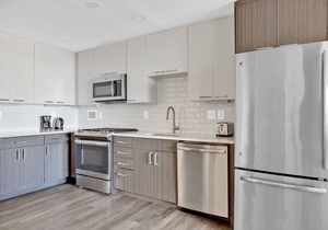 Bright Crystal City 1BR w/Gym & Concierge, steps to Metro, by Blueground