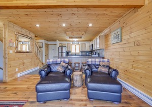 CAMELBACK CABINS 103 in POCONOS Ski on off block parking level no steps to unit