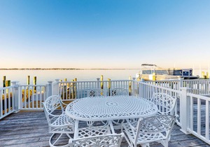 Central bayfront townhouse in with beautiful decks, sunset views, AC & fireplace