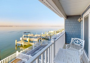 Central bayfront townhouse in with beautiful decks, sunset views, AC & fireplace