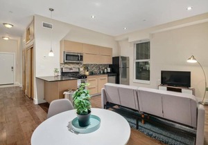 Charming 1BR In Old City With Patio