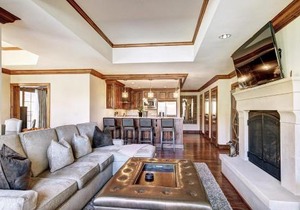 Chic 2 BRDen Ritz-Carlton Condo with Valley Views