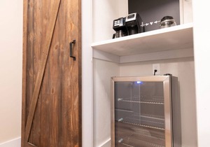 Chimney Hill - 02) First-Floor Suite 2