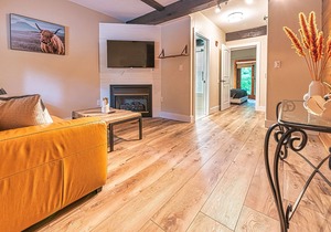 Chimney Hill - 02) First-Floor Suite 2