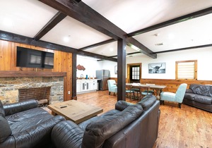 Chimney Hill - 05) Conf Suite