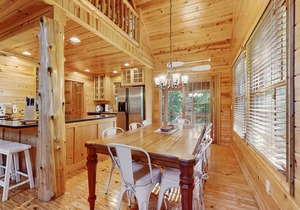 Classic Family Cabin W/Screened Deck, Free WiFi & Hot Tub