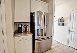 Comfortable 3 bedroom townhouse steps from the Amenities! Wifi, Pool, Fitness Center, Sauna, Weekend Shuttle!