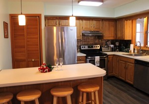 Comfortable Chalet with Golf Cart, Kayaks, Ping Pong Table, Firepit with AC