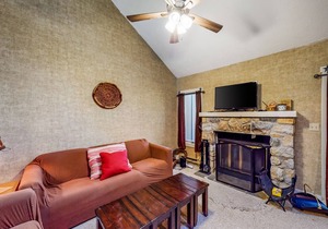 Cozy, Family-Friendly Townhome w/ Fireplace - Near Skiing and Golf!