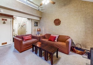 Cozy, Family-Friendly Townhome w/ Fireplace - Near Skiing and Golf!