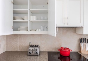 Crisp Penn Quarter 1BR w/Gym, Pool, Doorman, nr. Metro, by Blueground
